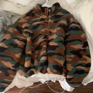 Camo Cropped Sherpa Zip Up Jacket